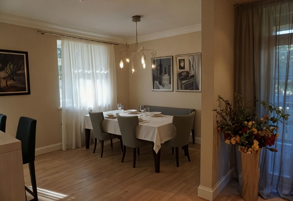 Wooden Villa Hotel Overview