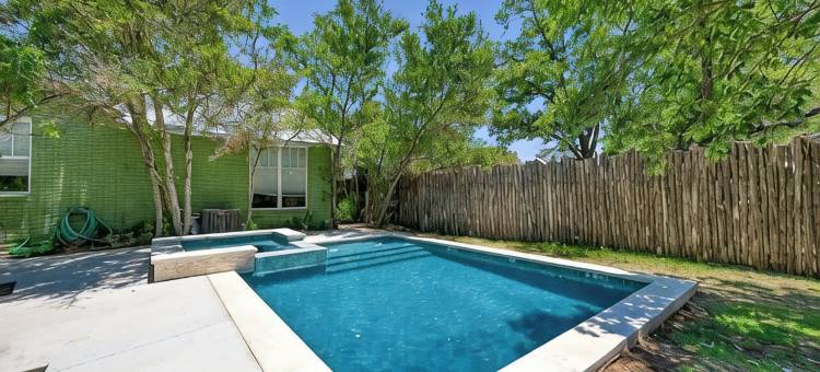 梅花豪斯距离主街2个街区，设有游泳池和温泉浴！(Clover Haus 2 Blks to Main St with Pool and Spa!)图片