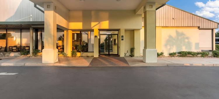 尤福拉湖附近凯艺套房酒店(Quality Inn & Suites Near Lake Eufaula)图片