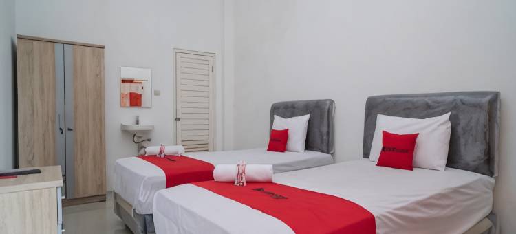 红多兹酒店-近RS米特拉克卢亚加瓦鲁(RedDoorz Near RS Mitra Keluarga Waru)图片