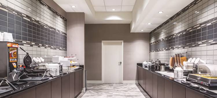 辛辛那提沙伦维尔拉昆塔温德姆套房酒店(La Quinta Inn & Suites by Wyndham Cincinnati Sharonville)图片