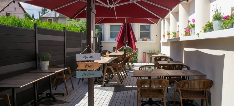 杜卡那德餐厅酒店(Logis - Hôtel Restaurant du Canard)图片