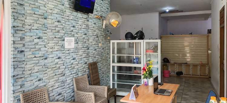 OYO Life 93342 雅丝敏伊斯兰旅馆(RedDoorz Syariah Way Halim Lampung)图片
