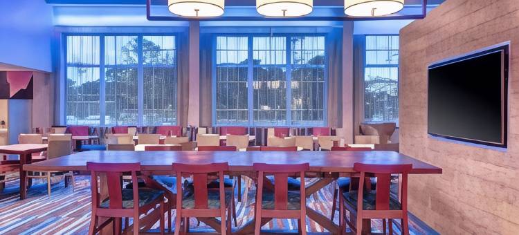 科德角海恩尼斯万枫酒店及套房(Fairfield Inn & Suites Cape Cod Hyannis)图片