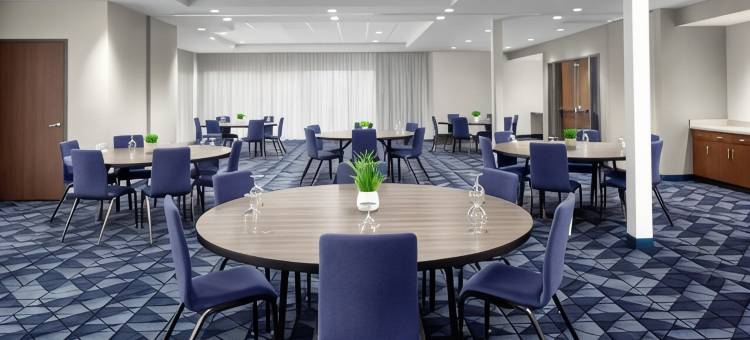 Courtyard Lansing Downtown图片