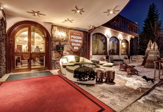 Hotel Regina Hotel Overview