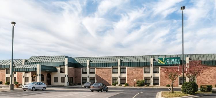 谢尔比维尔 I-74 凯艺套房酒店(Quality Inn & Suites Shelbyville I-74)图片
