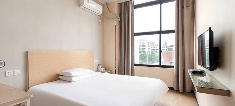 99优选酒店(上海殷高路财经大学地铁站店)图片
