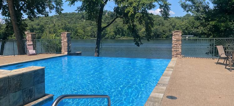 Brand New! Spectacular Lake Front Condo图片