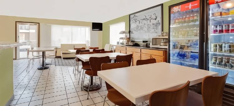 丹佛中心速8酒店(Super 8 by Wyndham Denver Central)图片