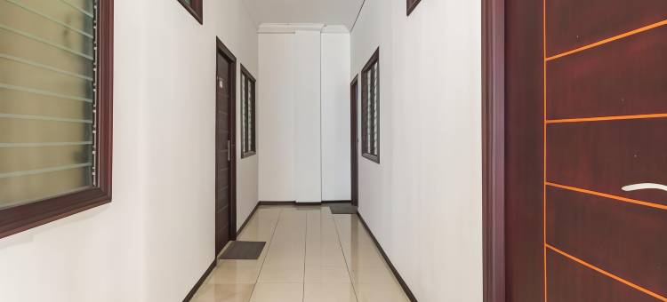 红多兹酒店-近威达曼陀罗大学(RedDoorz Near Widya Mandala University)图片