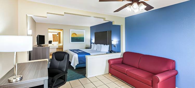 布劳尼希湖戴斯套房酒店(Days Inn & Suites by Wyndham Braunig Lake)图片