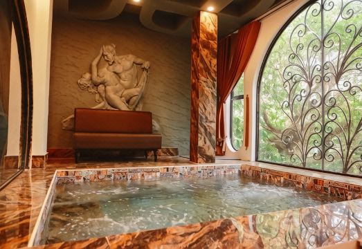 Hello Villa & Spa Hotel Overview