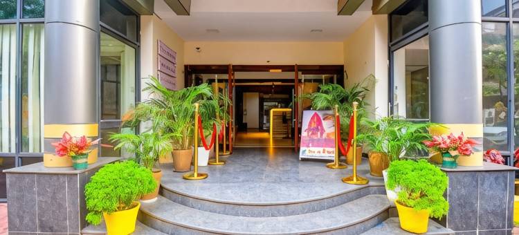 联排别墅 1175 格陵兰大酒店(FabHotel Greenland Grand - Nr Kalinga Stadium)图片