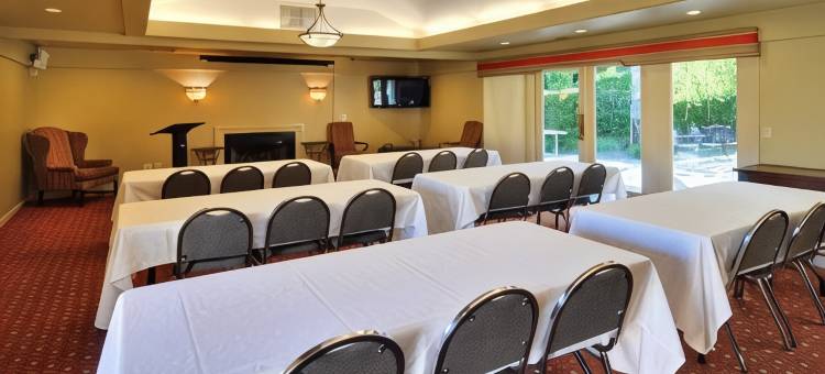 大学公园旅馆套房酒店(University Park Inn & Suites)图片