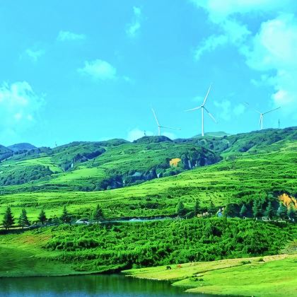 贵州六盘水+乌蒙大草原+马岭河峡谷景区+万峰林景区+万峰湖3日2晚拼小团