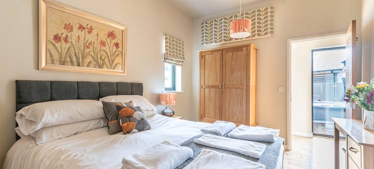 山坡木屋 - 可住4/10人，配备木柴炉和私人热水浴缸(Hillside Lodge - sleeps 4/10  with wood burner and private hot tub)图片
