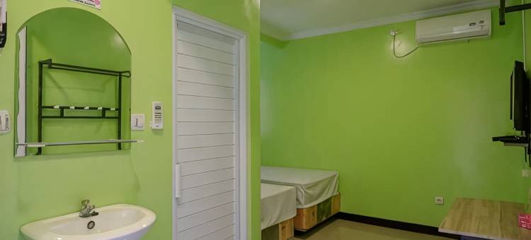 红多兹酒店-三宝垄加陀萨布陀街(RedDoorz @ Jalan Gatot Subroto Semarang)图片