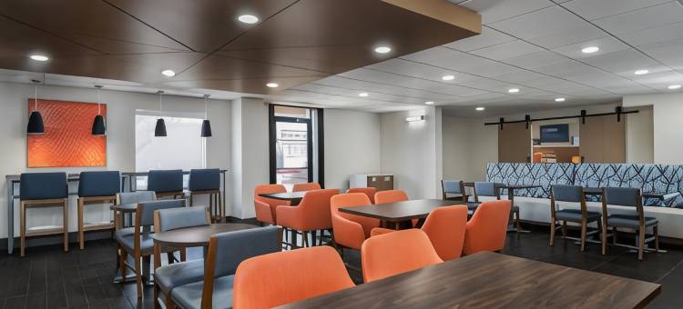 智选假日套房酒店本顿维尔(Holiday Inn Express & Suites Bentonville)图片