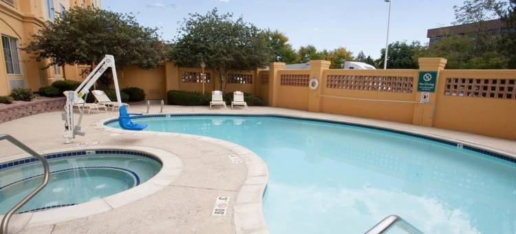 丹佛西南莱克伍德拉昆塔温德姆套房酒店(La Quinta Inn & Suites by Wyndham Denver Southwest Lakewood)图片