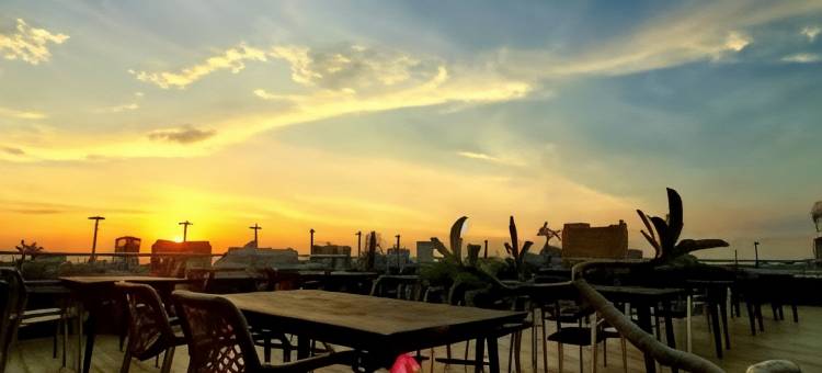 惠里普瑞米尔酒店(W Three Premier Hotel Lagaligo)图片