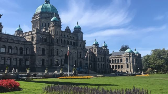 7-Day Banff National Park & Victoria Guided Tour·Ice Explorer Adventure, Sulphur Mountain Gondola & Scenic Lakes | Vancouver Airport Pickup