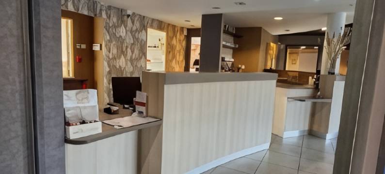 瓦讷-泰克斯布里特酒店(Brit Hotel Vannes - Theix Golfe du Morbihan)图片