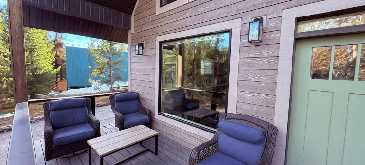 带门廊的森林度假4卧室3浴室新建木屋，WiFi、空调(Newly built Porchside Forest Getaway 4-bedroom 3-bath cabin WiFi, AC.)图片