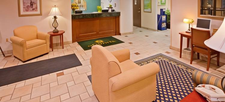 普拉茨堡拉昆塔温德姆套房酒店(La Quinta Inn & Suites by Wyndham Plattsburgh)图片