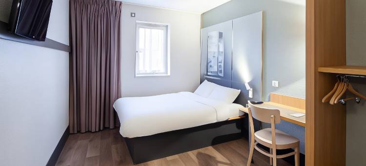 奥尔日河畔圣米舍 B&B 酒店(B&B Hotel Saint-Michel Sur Orge)图片