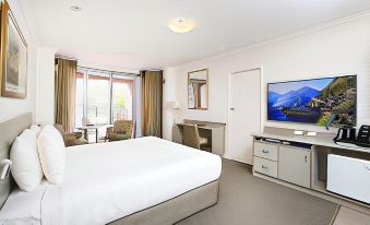 Stay at Alice Springs Hotel Over view