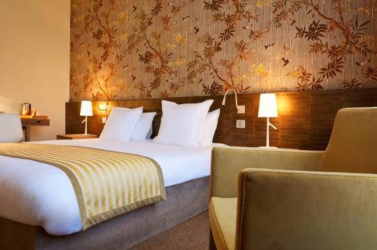 民宿 HOME 布里德莱班三峡谷(B&B HOME Brides-les-Bains Les 3 Vallées)