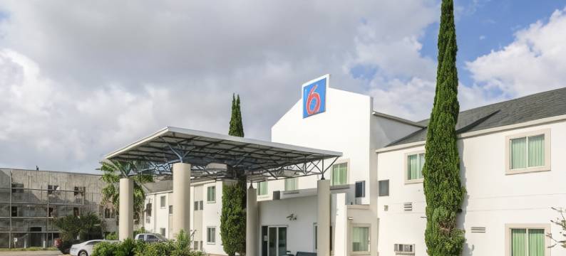 纽布朗费尔斯6号汽车旅馆(Motel 6 New Braunfels, TX)图片