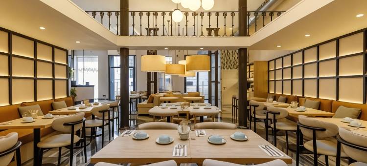 佩蒂特宫雷纳广场酒店(Petit Palace Plaza de la Reina)图片