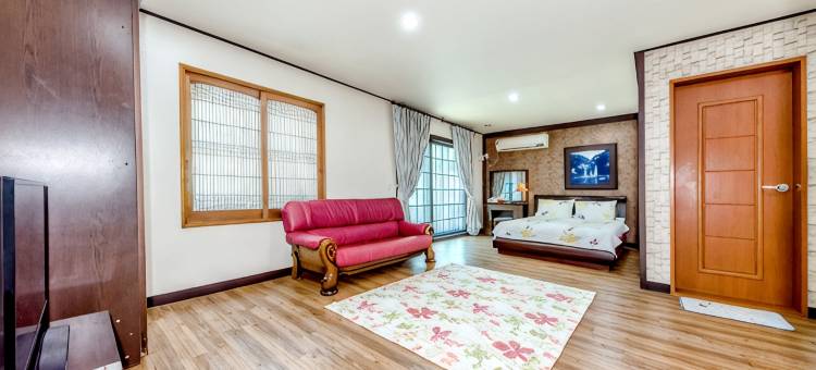 Seogwipo Hyanglimwon Pension图片