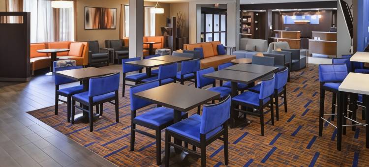 亚特兰大萨沃尼万怡酒店(Courtyard Atlanta Suwanee)图片