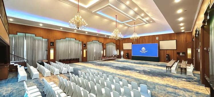 沙努尔皇家酒店(Royal Senyiur Hotel)图片