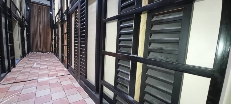 红门酒店@豪华民宿-近阿罗哈瓦鲁泗水(RedDoorz at Luxury Homestay Near Aloha Waru Surabaya)图片