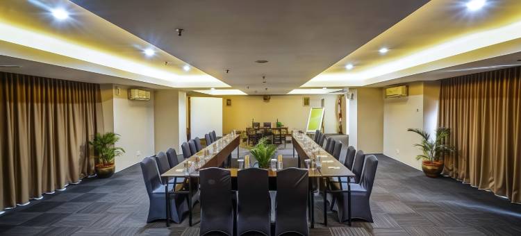 威兹佩姆达三宝拢酒店(Whiz Hotel Pemuda Semarang)图片