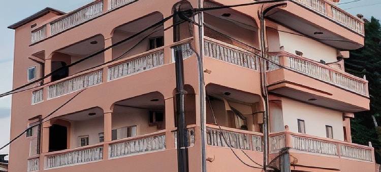 利布雷维尔的小天堂(Petit Paradis a Libreville)图片