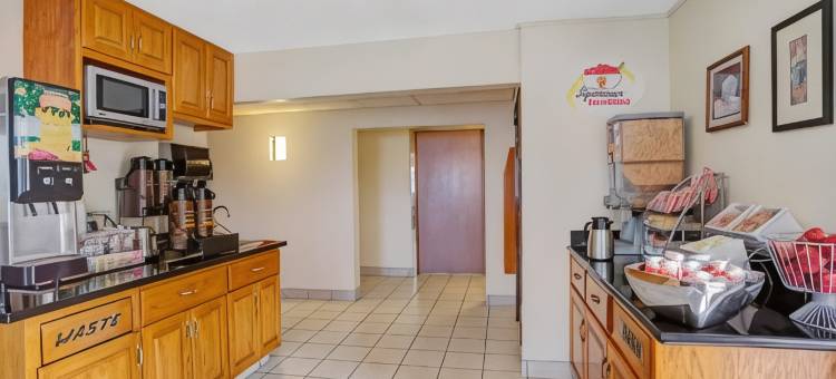 大学公园市华盛顿特区地区速8酒店(Super 8 by Wyndham College Park Wash DC Area)图片