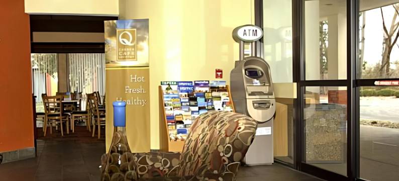 堪萨斯城I-435北凯艺套房酒店-近体育场(Quality Inn & Suites Kansas City I-435N Near Sports Complex)图片