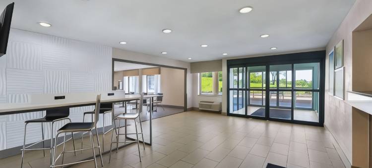 堪萨斯城南温德姆戴斯套房酒店(Days Inn & Suites by Wyndham Kansas City South)图片