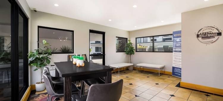 Sunset West Hotel, SureStay Collection by Best Western图片