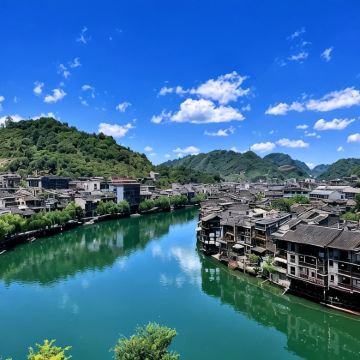 遵义+贵州乌江寨国际旅游度假区+遵义会议会址+丙安古镇+赤水竹海公园+四洞沟景区+赤水丹霞旅游区·燕子岩+赤水丹霞旅游区·大瀑布5日4晚拼小团