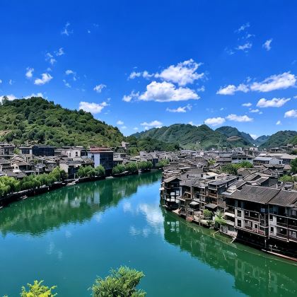 铜仁+铜仁大峡谷+梵净山+镇远古城+西江千户苗寨4日3晚私家团