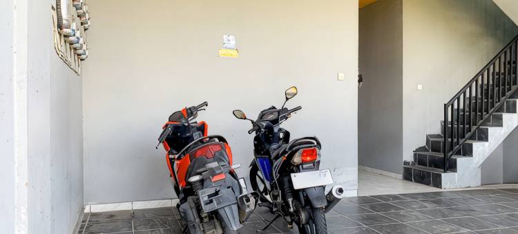 Nay Guesthouse near UMS Mitra RedDoorz图片