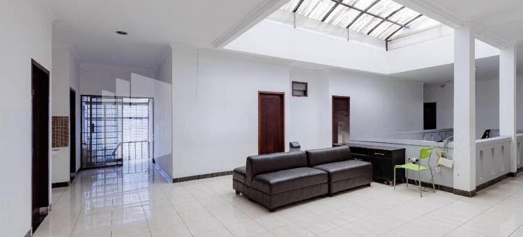 卡拉瓦奇塔曼佩尔马塔蒂加米特拉RedDoorz(Karawaci Taman Permata Tiga RedPartner)图片