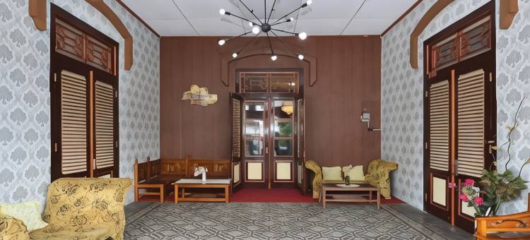 红多兹旅馆@日惹图古金色(RedDoorz at Golden Inn Tugu Yogyakarta)图片
