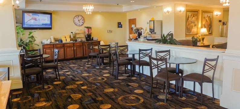 波卡洪塔斯温德姆戴斯套房酒店(Days Inn & Suites by Wyndham Pocahontas)图片